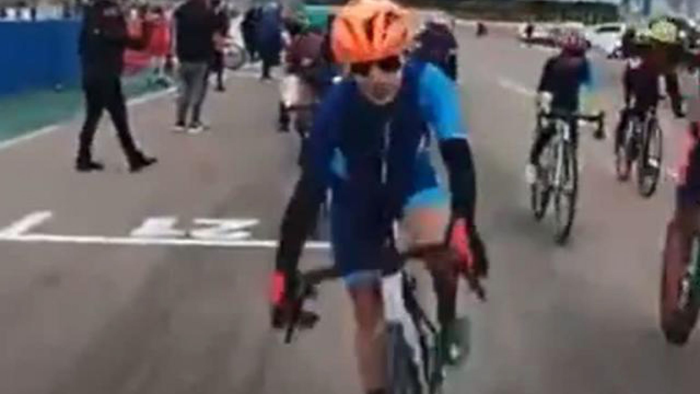 Una periodista cubría una carrera, fue atropellada y está en grave estado